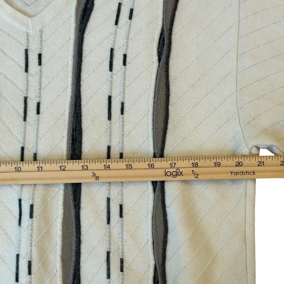 Vintage Cream V-Neck Sweater with Gray and Black Dotted Stripes Large - Picture 4 of 9